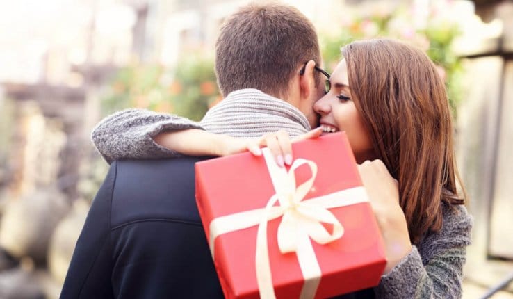 Extraordinary Anniversary Gifts to Fascinate Your Better Half